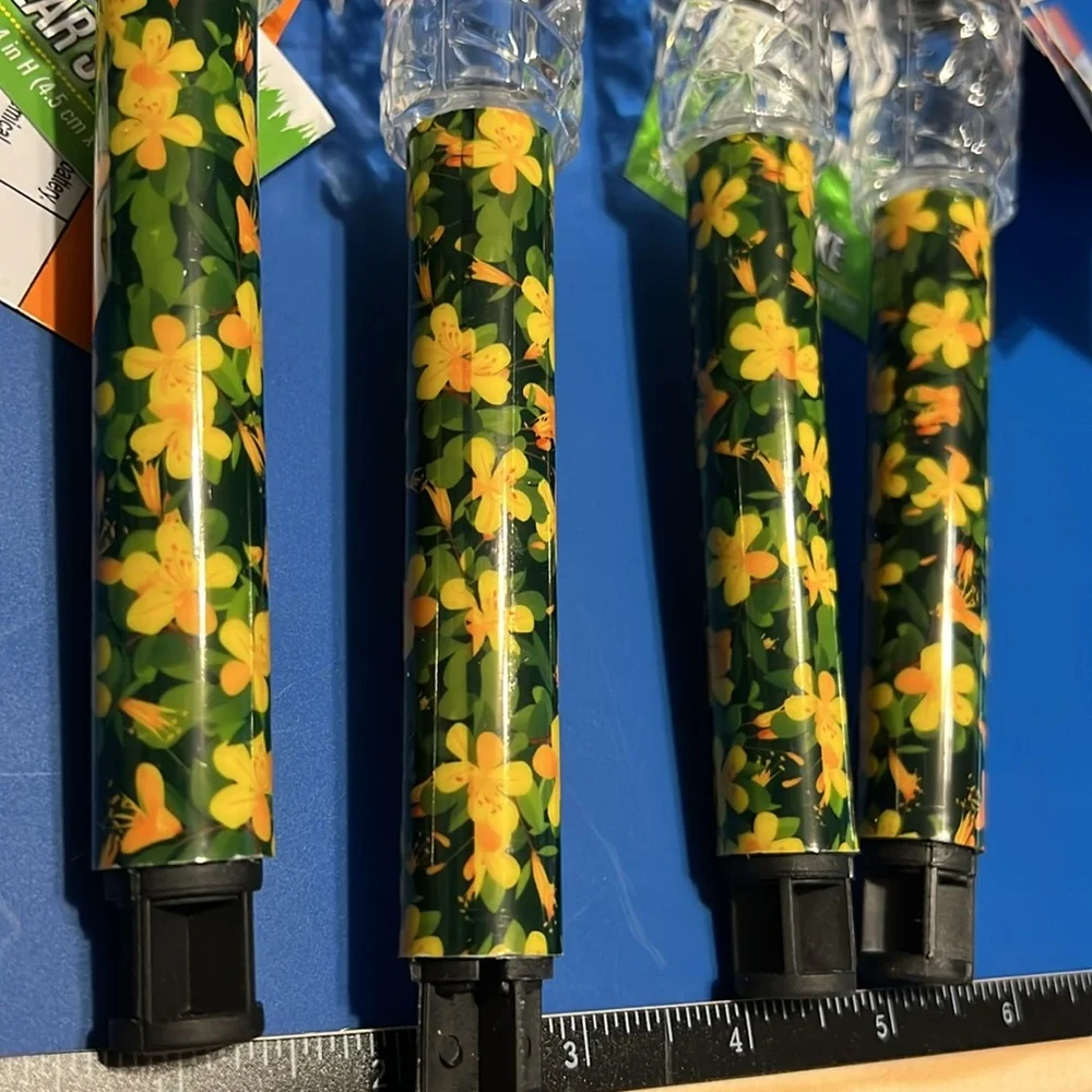 New Set of 4 True Living Outdoors Floral Solar Stakes – Yellow Flowers (105)